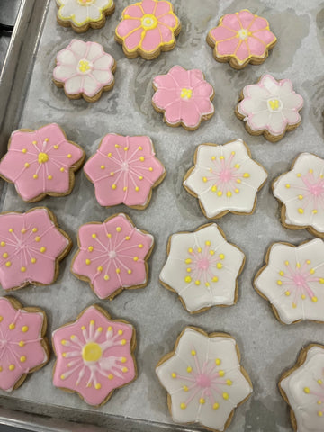 Decorated Cherry Blossom Cookies 🌸